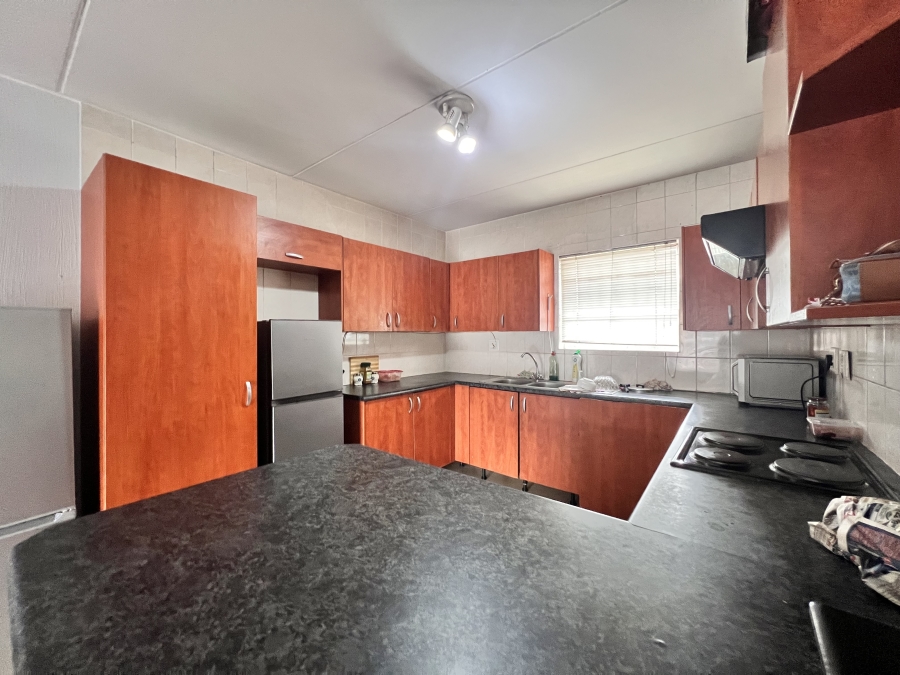 2 Bedroom Property for Sale in Vorna Valley Gauteng