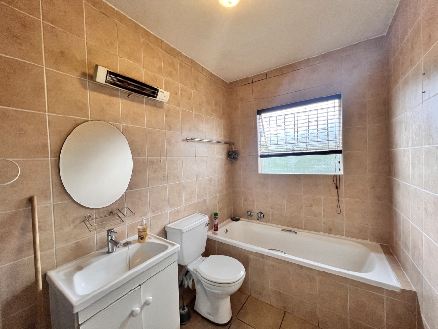 2 Bedroom Property for Sale in Vorna Valley Gauteng