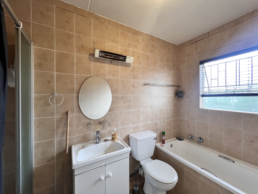 2 Bedroom Property for Sale in Vorna Valley Gauteng