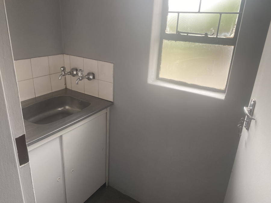 To Let commercial Property for Rent in Halfway House Gauteng