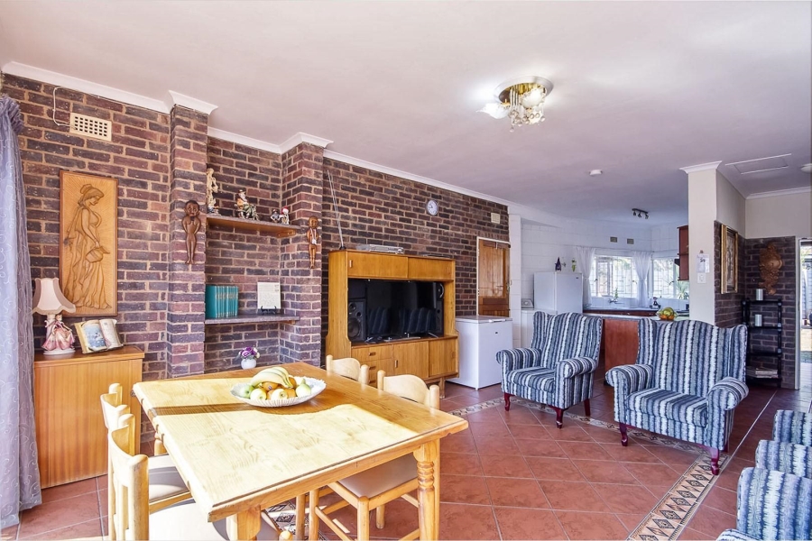 To Let 2 Bedroom Property for Rent in Linden Gauteng
