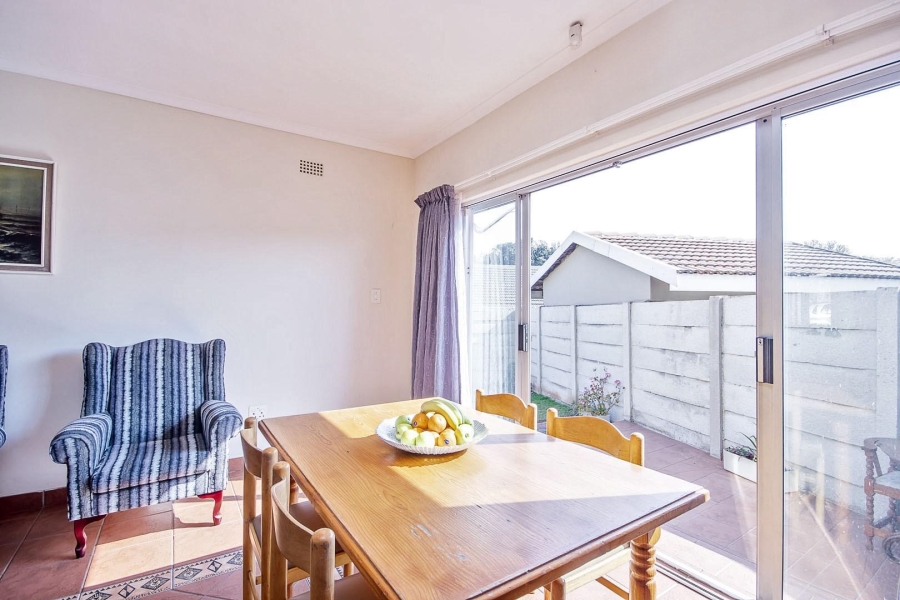 To Let 2 Bedroom Property for Rent in Linden Gauteng