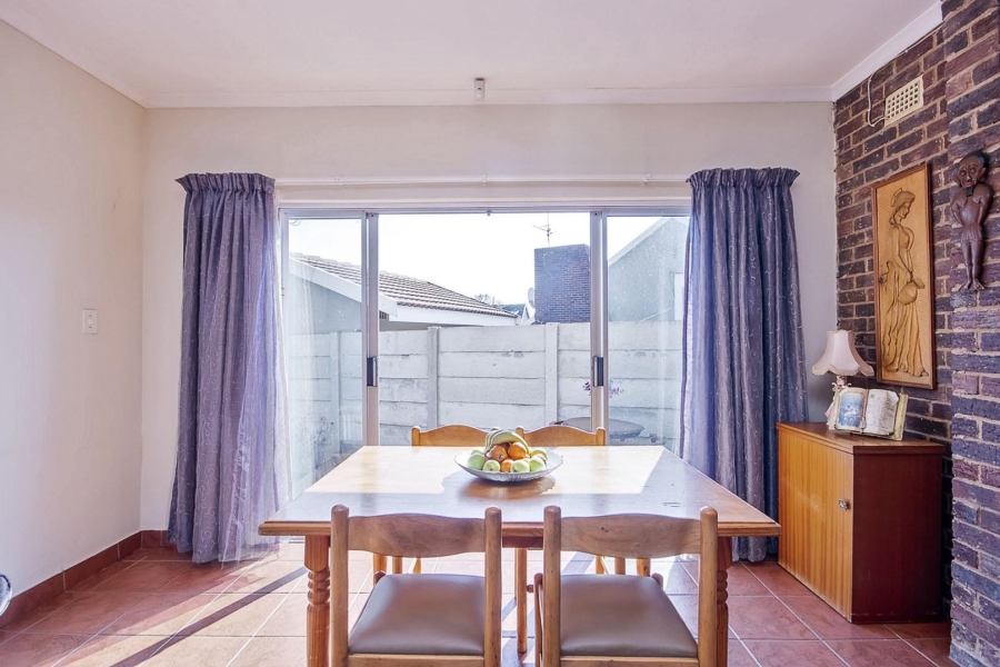 To Let 2 Bedroom Property for Rent in Linden Gauteng