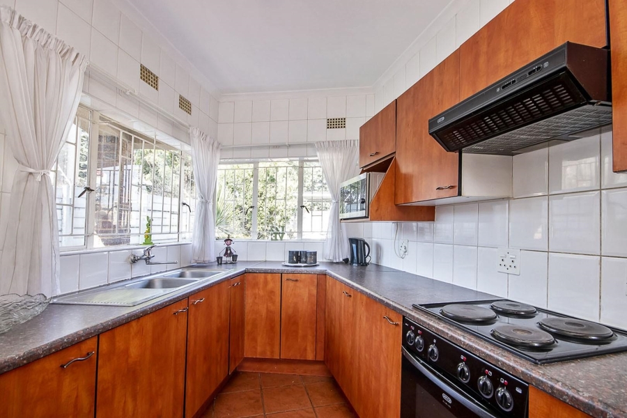 To Let 2 Bedroom Property for Rent in Linden Gauteng