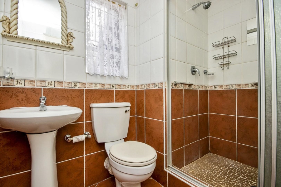 To Let 2 Bedroom Property for Rent in Linden Gauteng