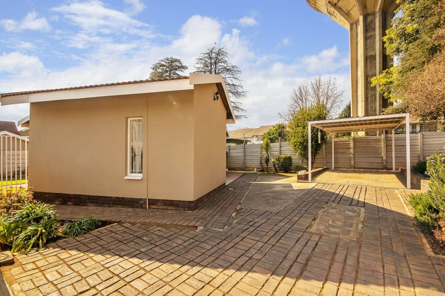 To Let 2 Bedroom Property for Rent in Linden Gauteng