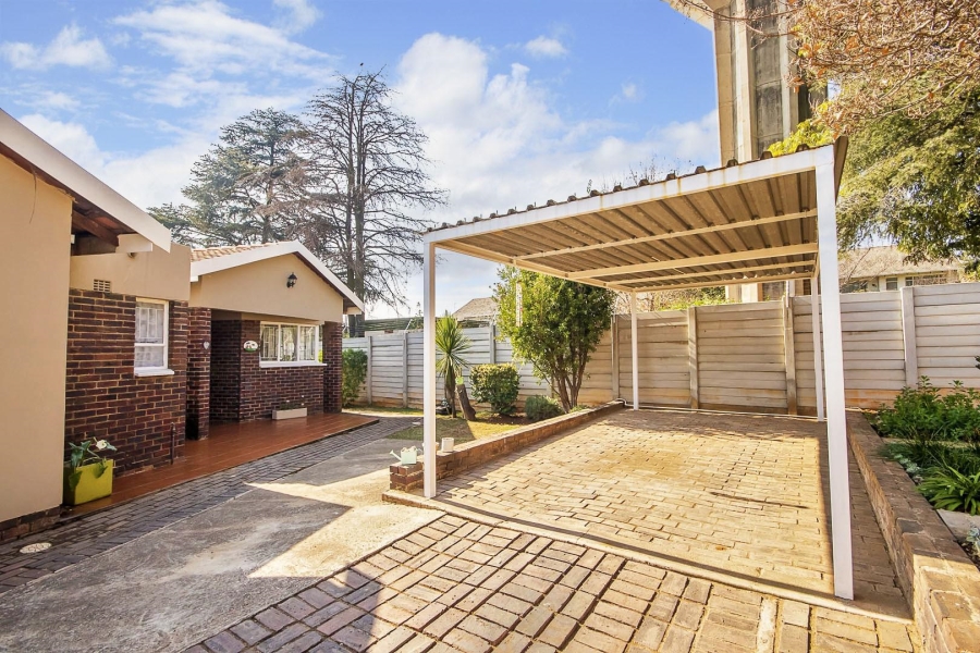 To Let 2 Bedroom Property for Rent in Linden Gauteng
