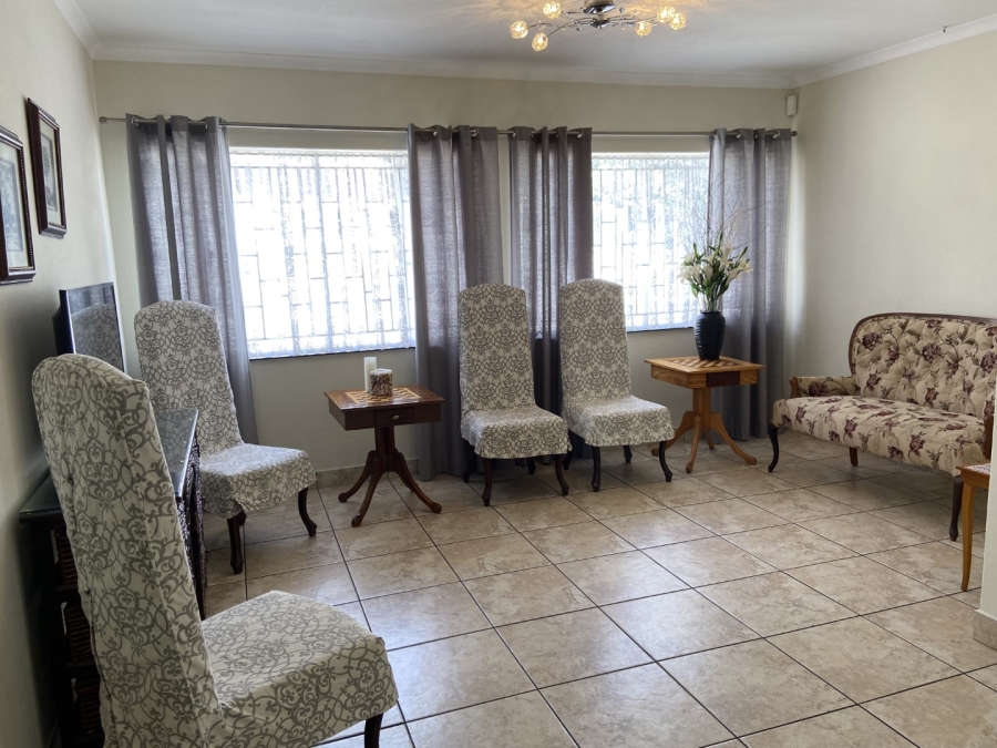 To Let 4 Bedroom Property for Rent in Linden Gauteng