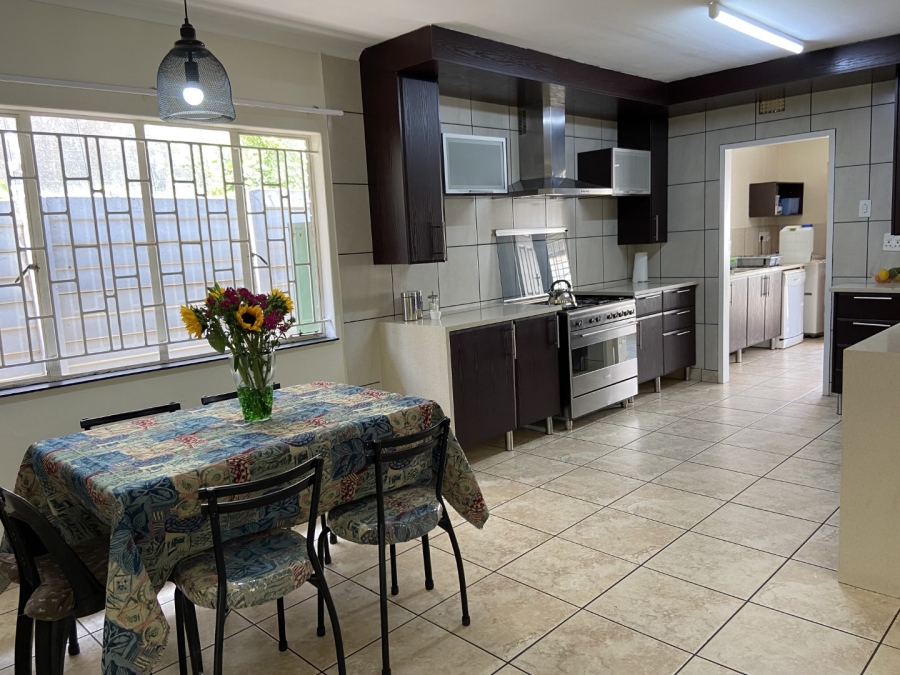 To Let 4 Bedroom Property for Rent in Linden Gauteng
