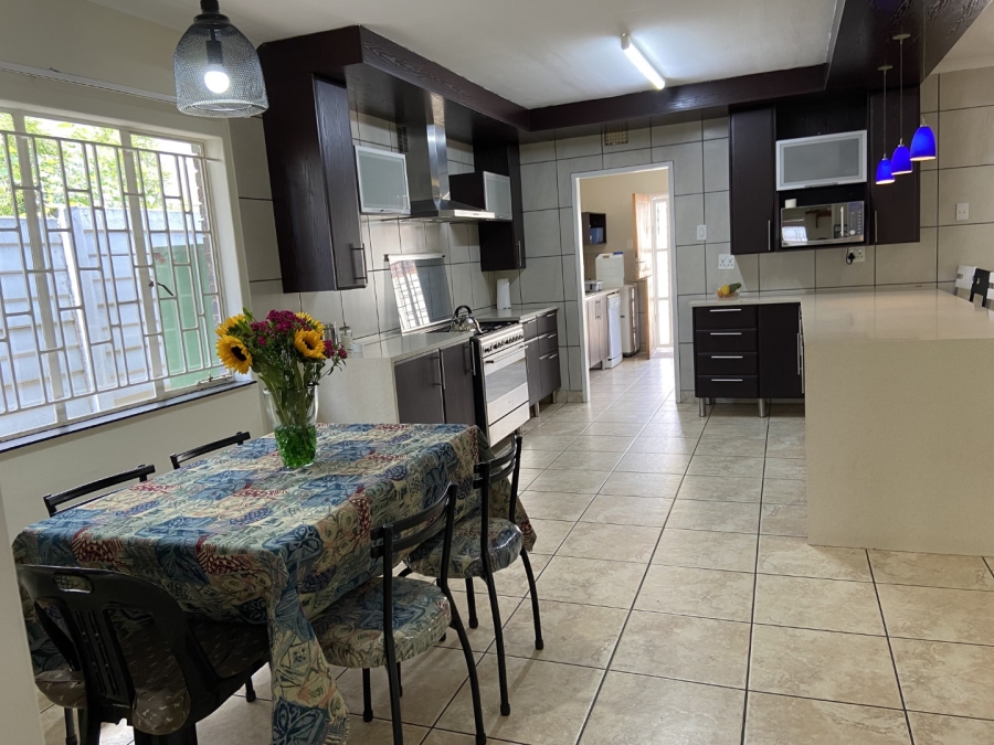 To Let 4 Bedroom Property for Rent in Linden Gauteng