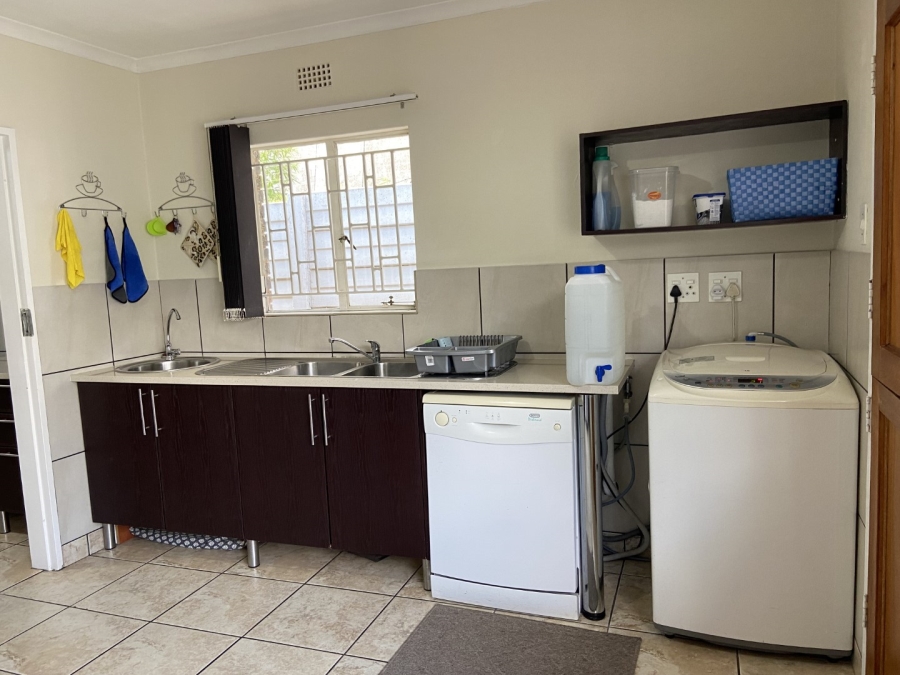 To Let 4 Bedroom Property for Rent in Linden Gauteng