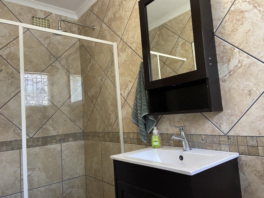 To Let 4 Bedroom Property for Rent in Linden Gauteng