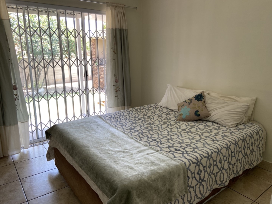 To Let 4 Bedroom Property for Rent in Linden Gauteng