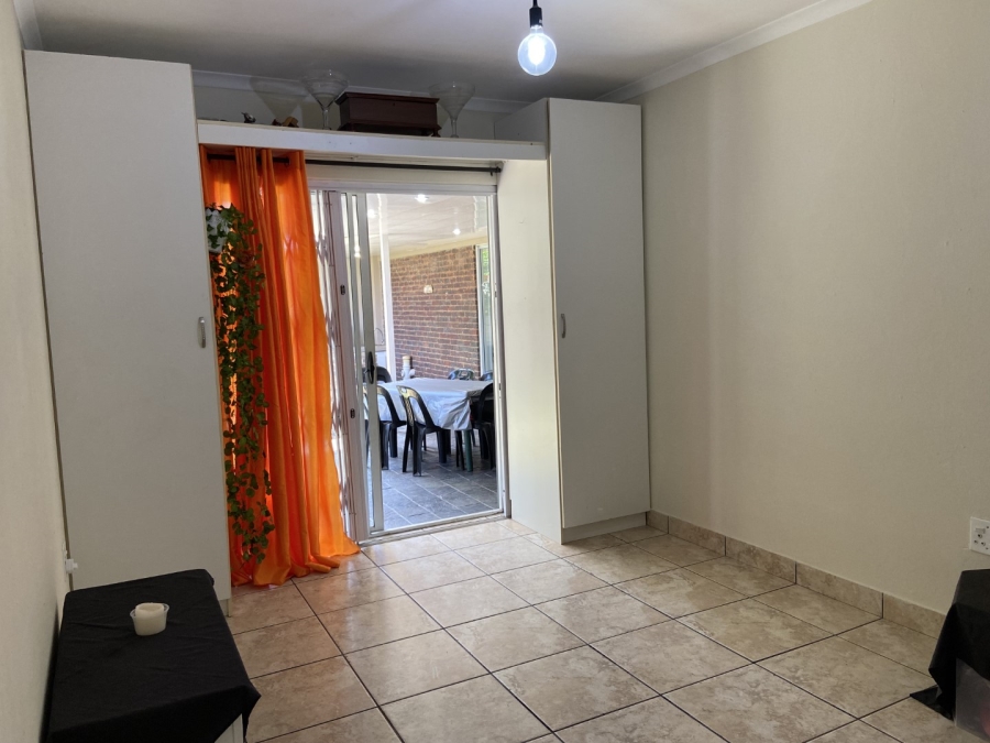 To Let 4 Bedroom Property for Rent in Linden Gauteng
