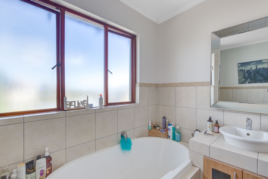 3 Bedroom Property for Sale in Broadacres Gauteng