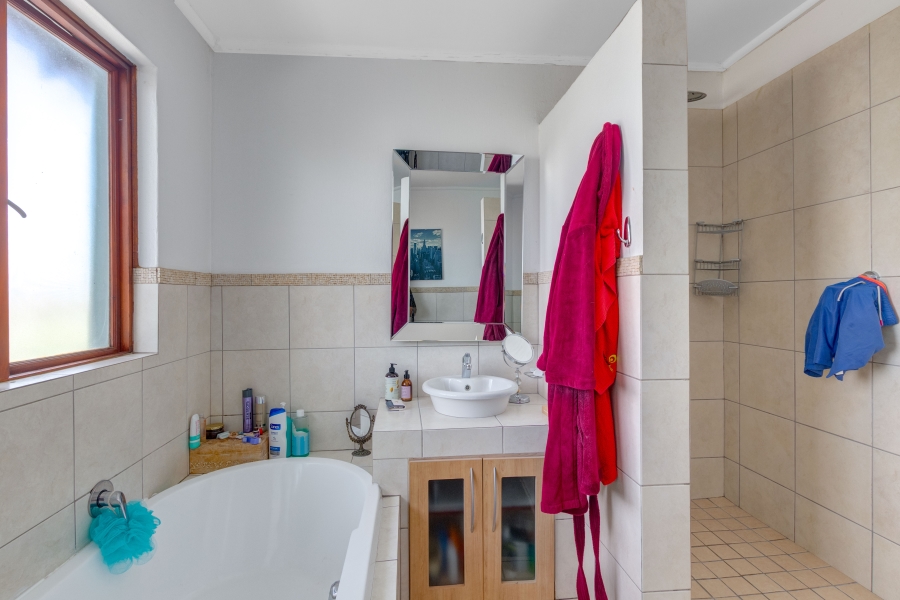 3 Bedroom Property for Sale in Broadacres Gauteng