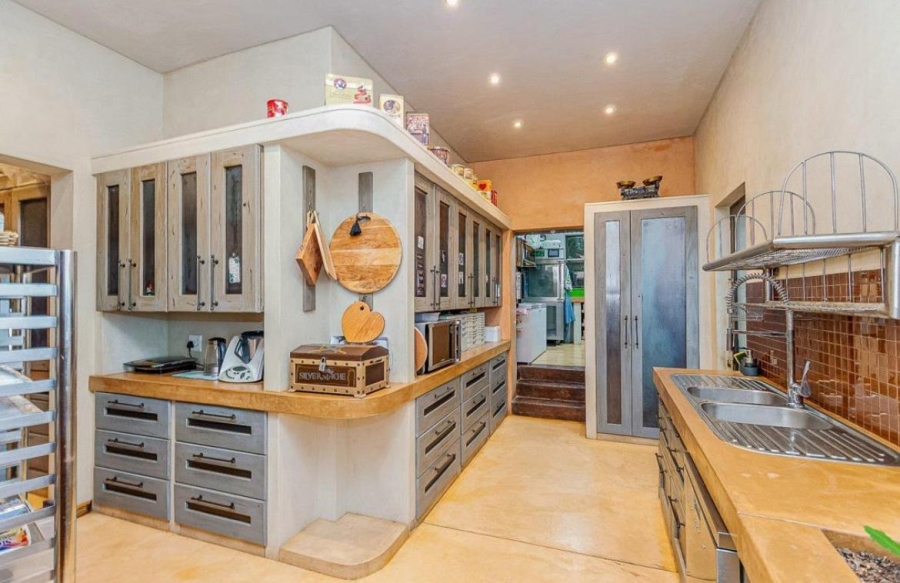 10 Bedroom Property for Sale in Glenvista Gauteng