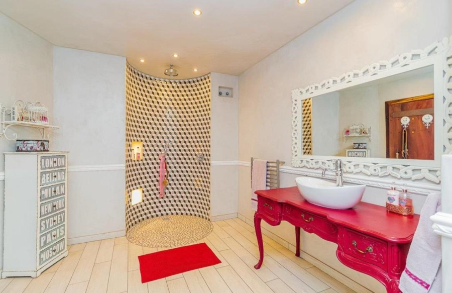 10 Bedroom Property for Sale in Glenvista Gauteng