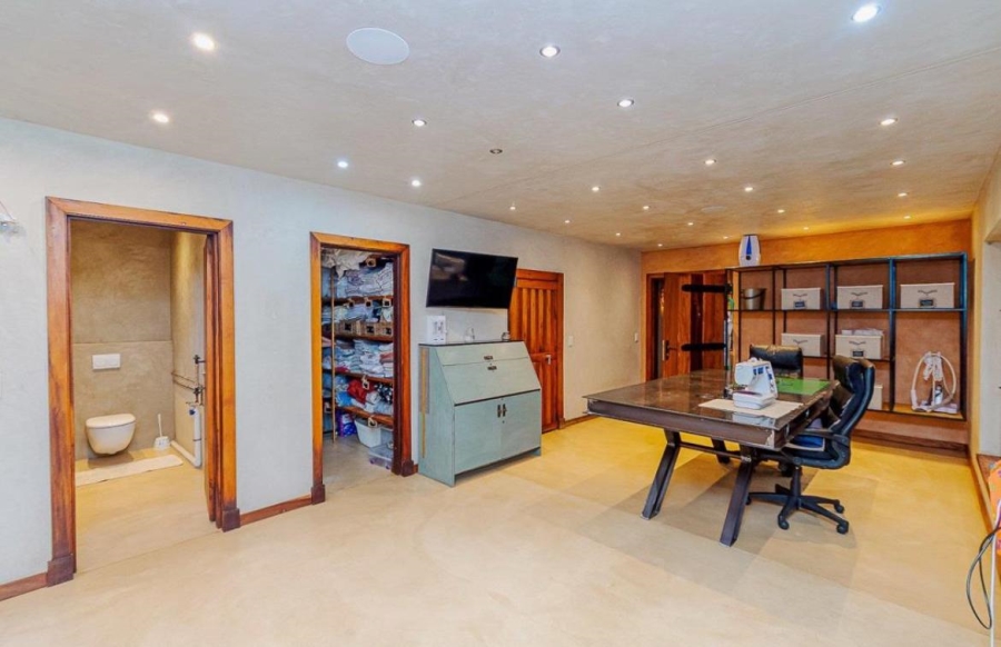 10 Bedroom Property for Sale in Glenvista Gauteng