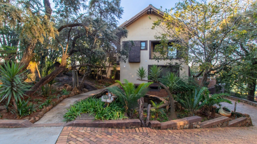10 Bedroom Property for Sale in Glenvista Gauteng