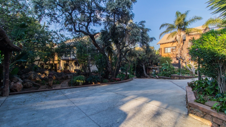 10 Bedroom Property for Sale in Glenvista Gauteng