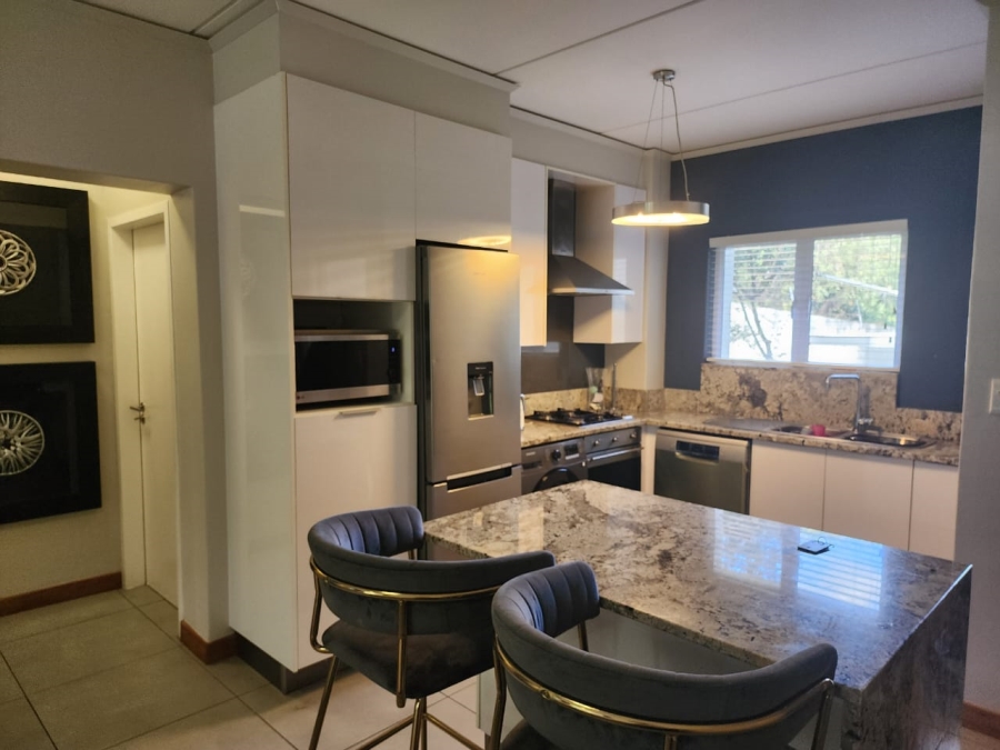 To Let 2 Bedroom Property for Rent in Bryanston Gauteng