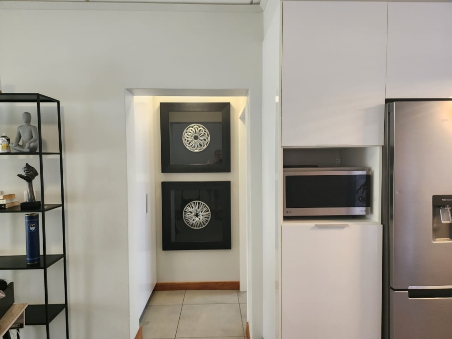 To Let 2 Bedroom Property for Rent in Bryanston Gauteng