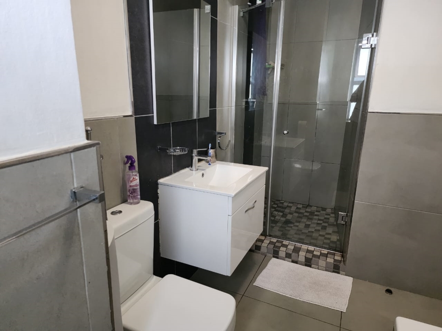 To Let 2 Bedroom Property for Rent in Bryanston Gauteng