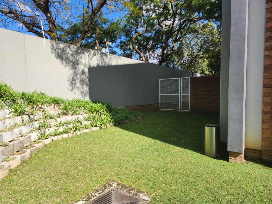 To Let 2 Bedroom Property for Rent in Bryanston Gauteng