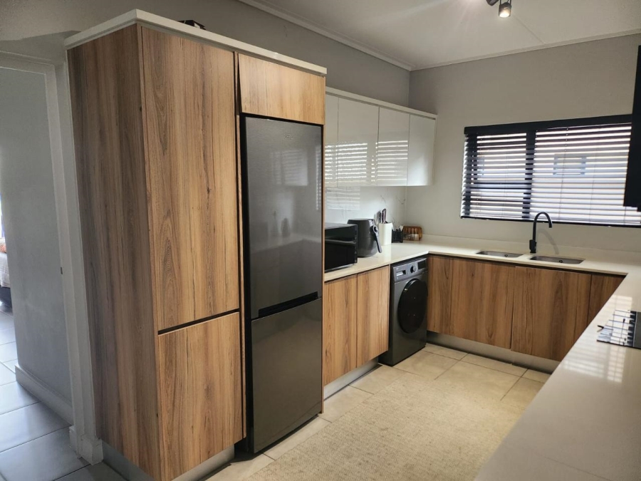 To Let 3 Bedroom Property for Rent in Waterfall Gauteng