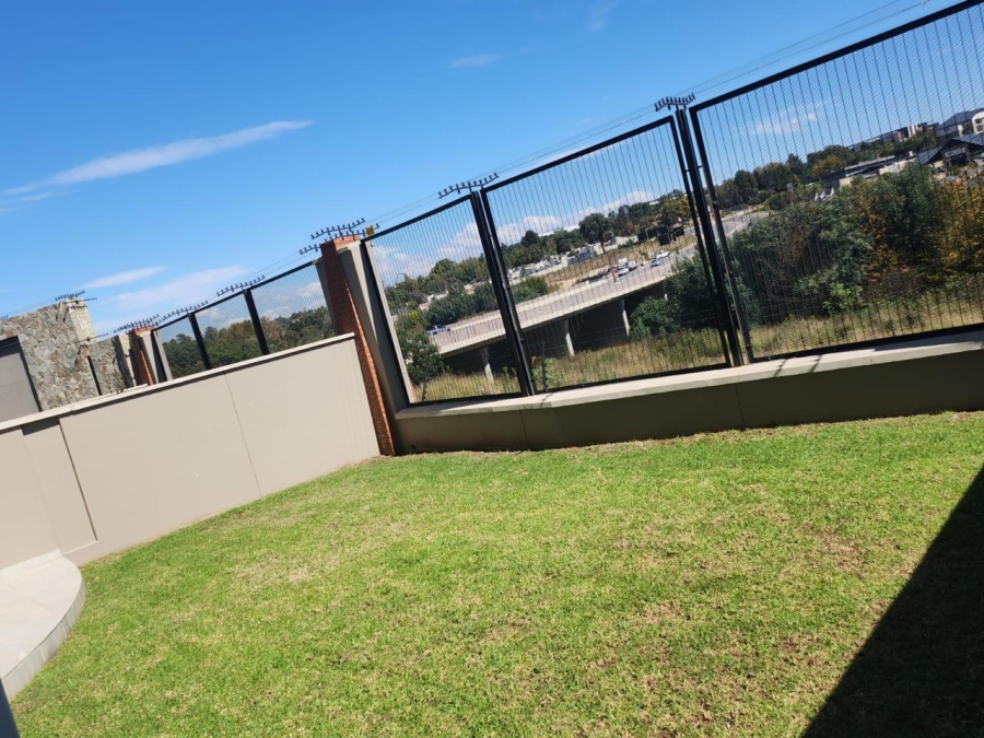 To Let 3 Bedroom Property for Rent in Waterfall Gauteng