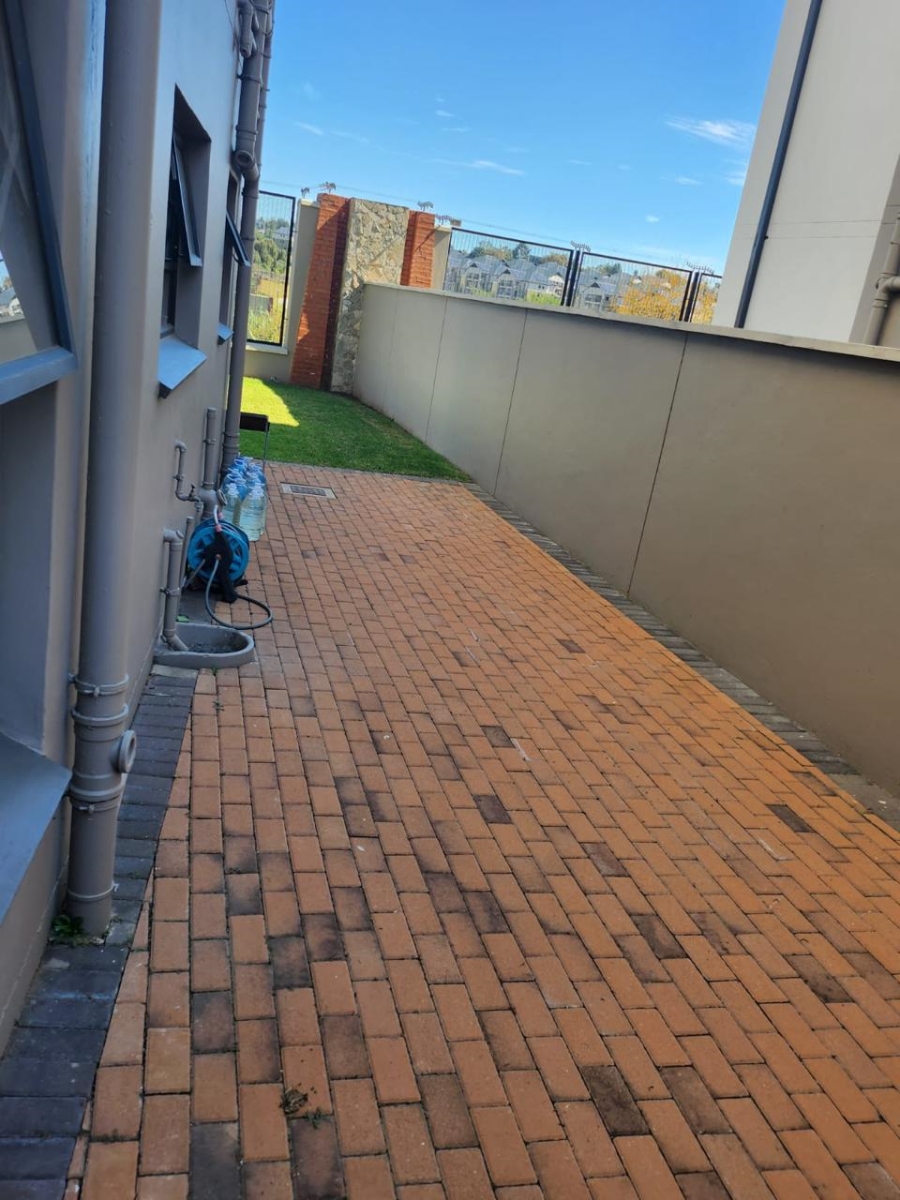 To Let 3 Bedroom Property for Rent in Waterfall Gauteng