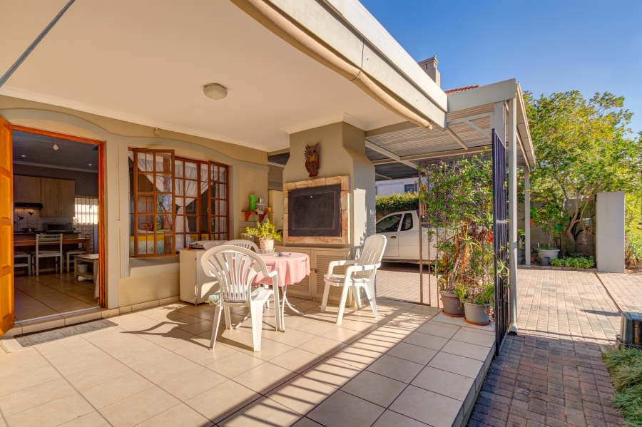 2 Bedroom Property for Sale in Broadacres Gauteng