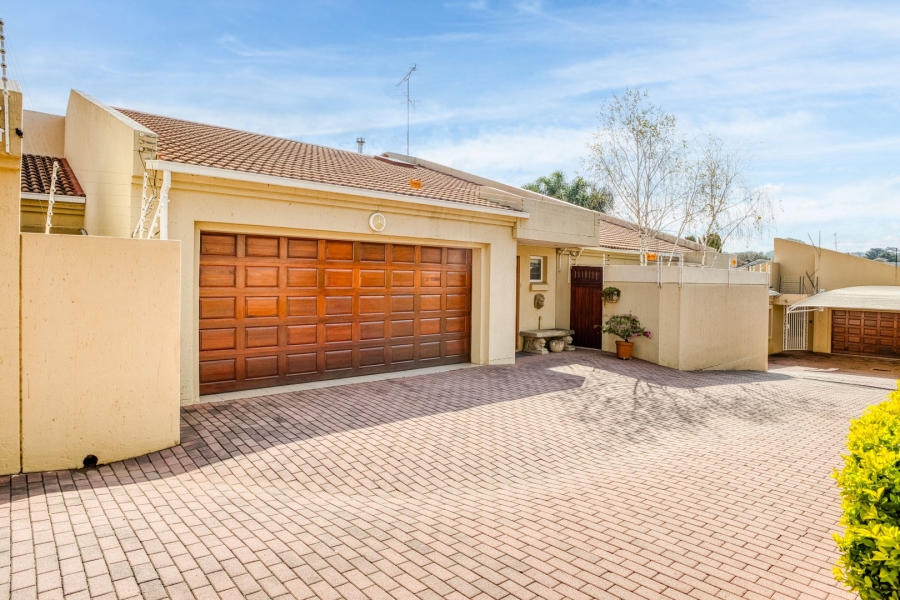 4 Bedroom Property for Sale in Oaklands Gauteng