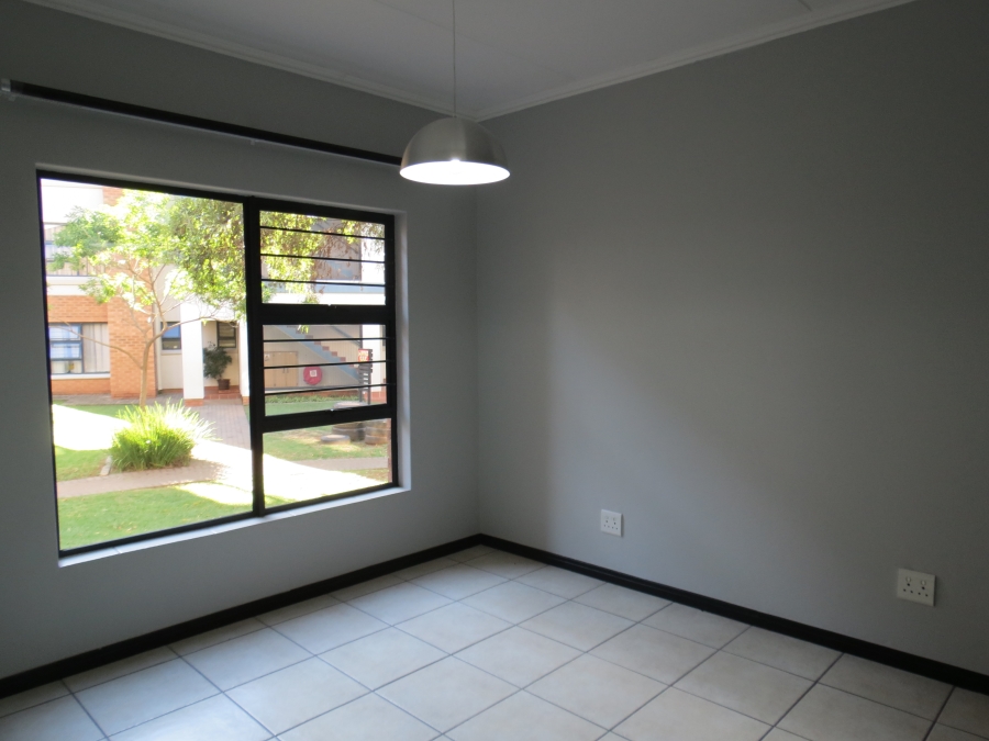 To Let 3 Bedroom Property for Rent in Greenstone Hill Gauteng