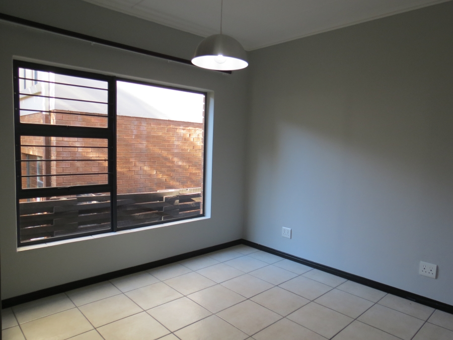 To Let 3 Bedroom Property for Rent in Greenstone Hill Gauteng