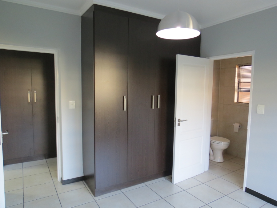 To Let 3 Bedroom Property for Rent in Greenstone Hill Gauteng