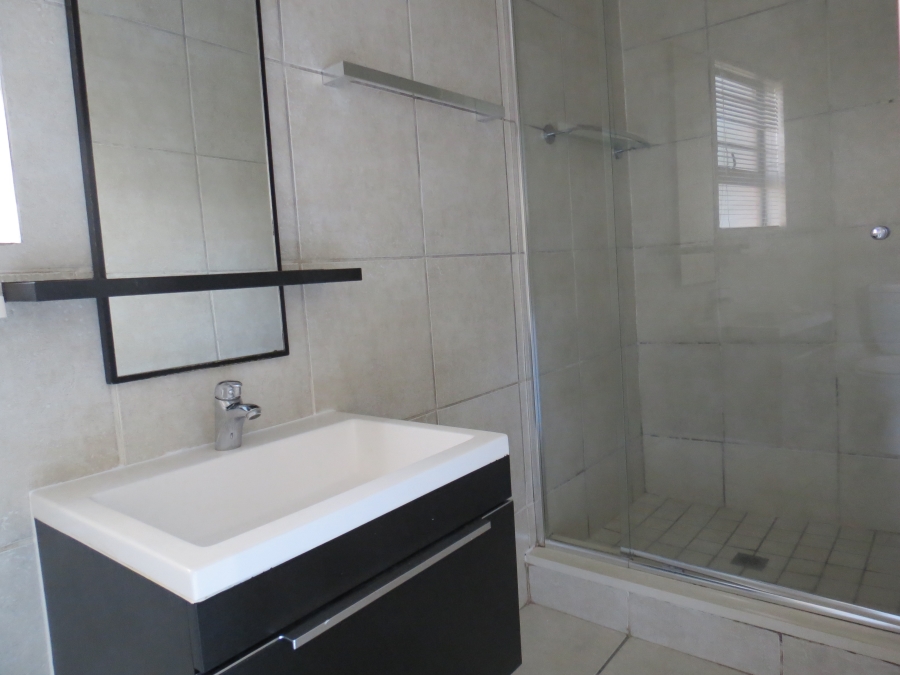 To Let 3 Bedroom Property for Rent in Greenstone Hill Gauteng