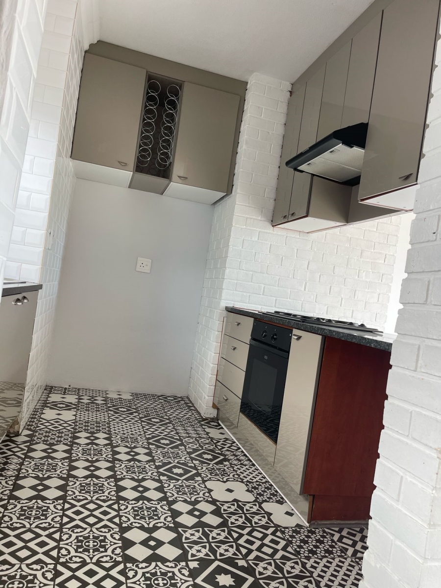 To Let 2 Bedroom Property for Rent in Midridge Park Gauteng