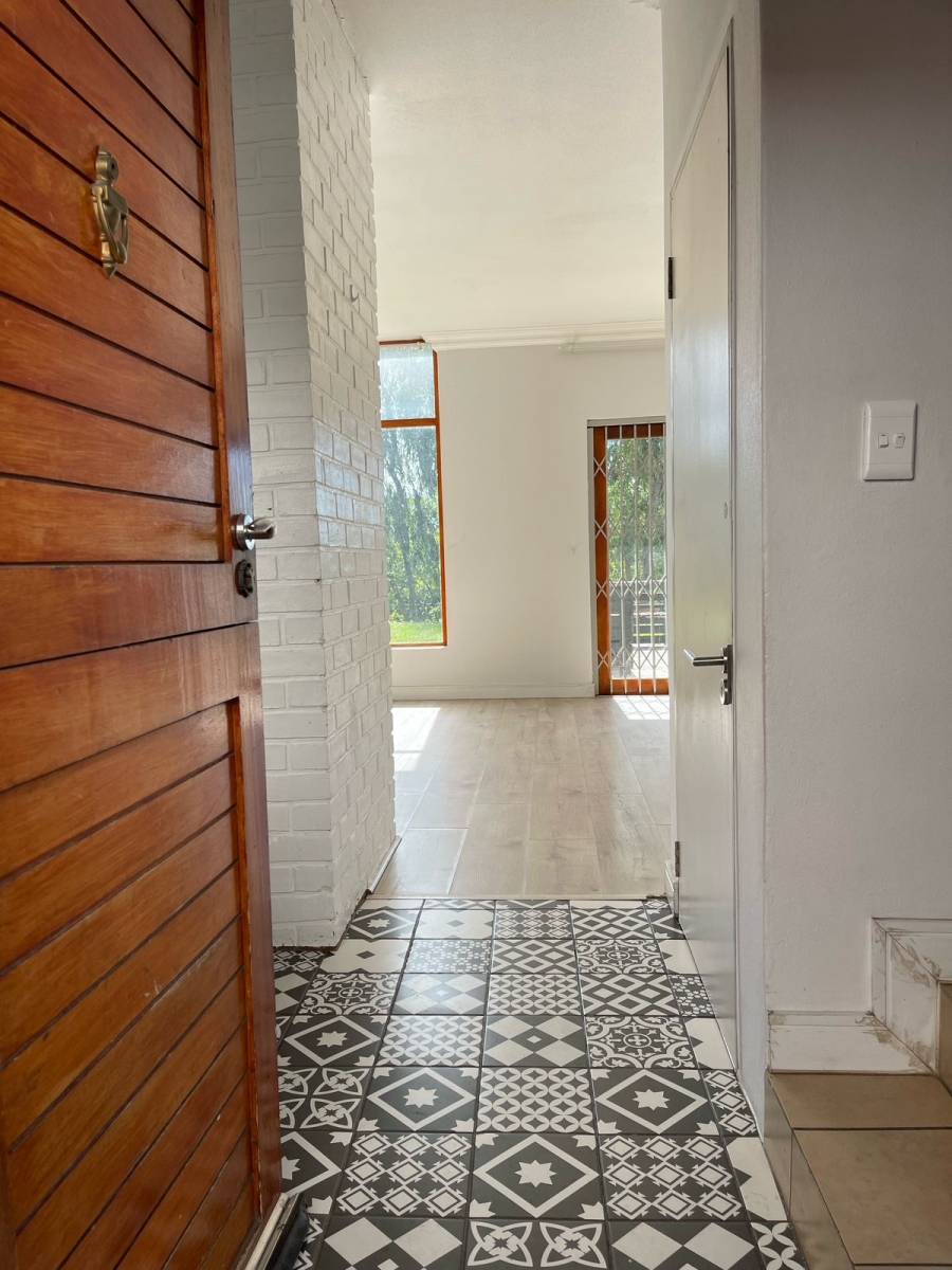 To Let 2 Bedroom Property for Rent in Midridge Park Gauteng