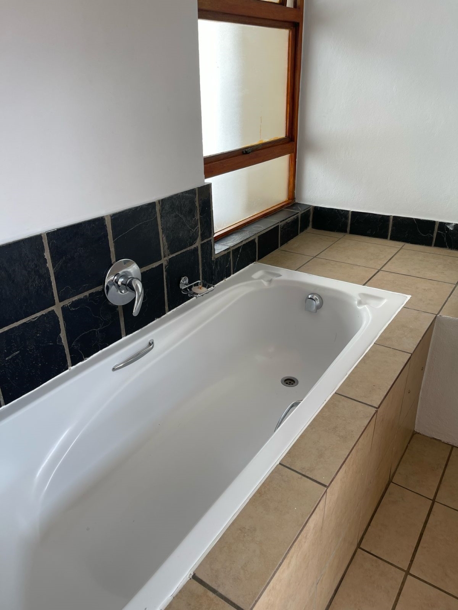 To Let 2 Bedroom Property for Rent in Midridge Park Gauteng
