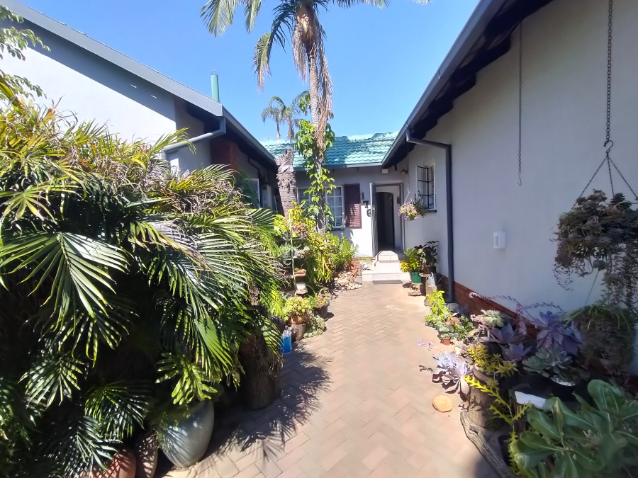 4 Bedroom Property for Sale in Florauna Gauteng