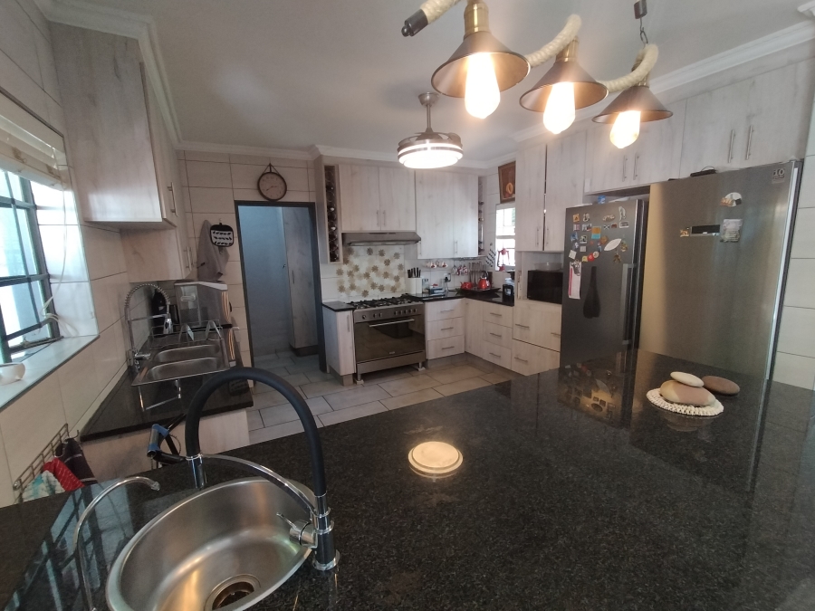 4 Bedroom Property for Sale in Florauna Gauteng