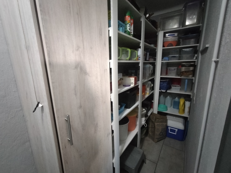4 Bedroom Property for Sale in Florauna Gauteng