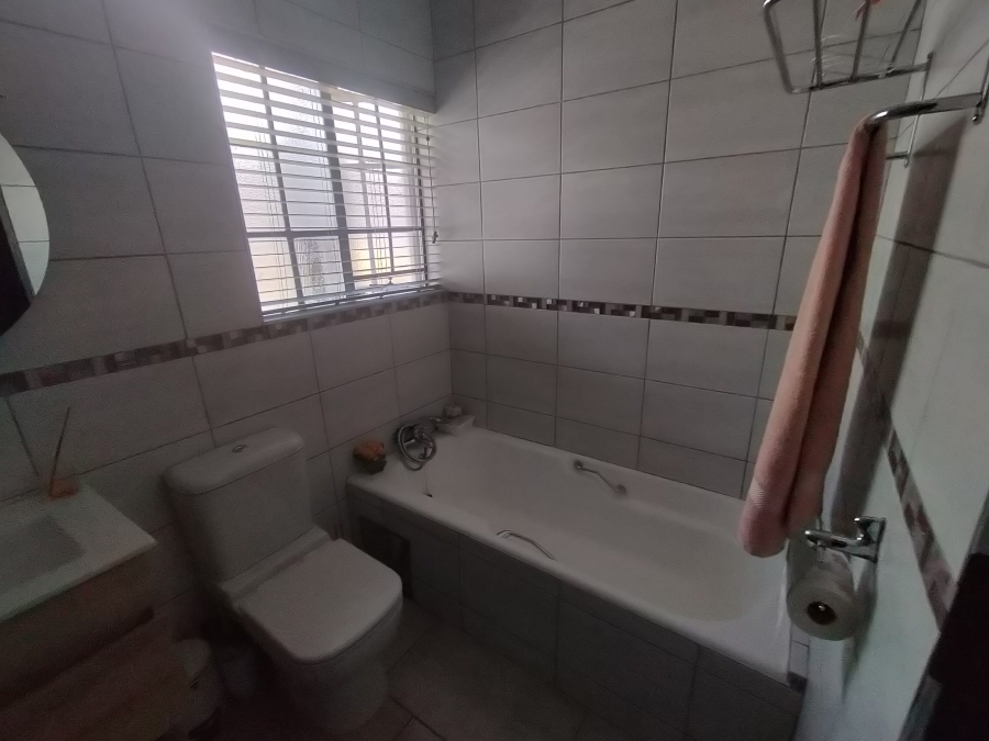 4 Bedroom Property for Sale in Florauna Gauteng