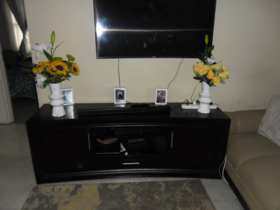 2 Bedroom Property for Sale in Lufhereng Gauteng