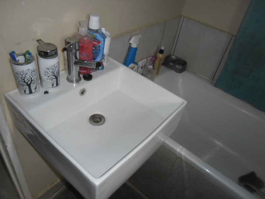 2 Bedroom Property for Sale in Lufhereng Gauteng