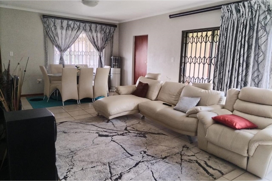 To Let 4 Bedroom Property for Rent in Noordwyk Gauteng