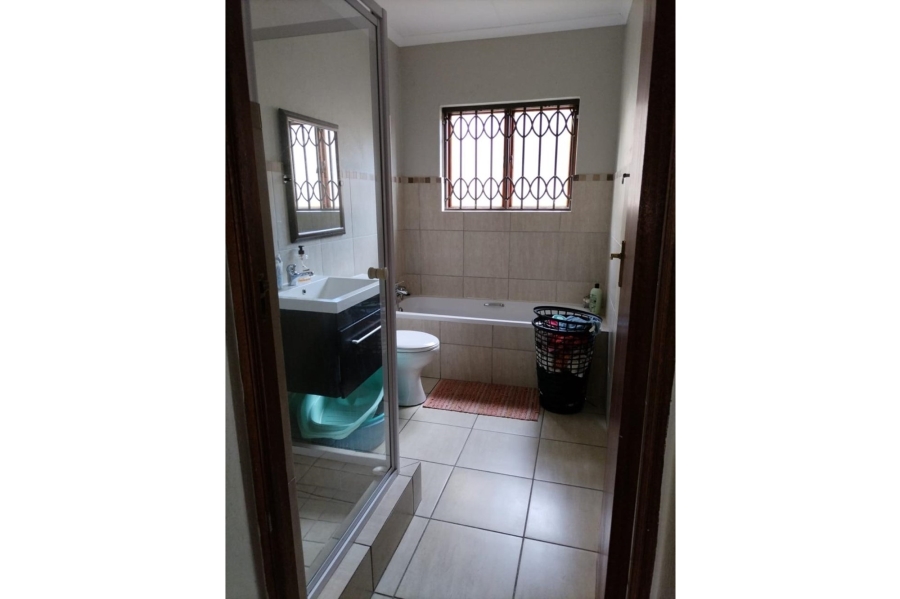 To Let 4 Bedroom Property for Rent in Noordwyk Gauteng