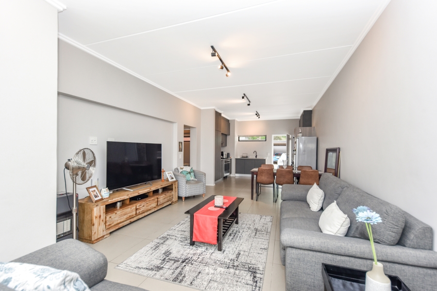 To Let 2 Bedroom Property for Rent in Bryanston Gauteng